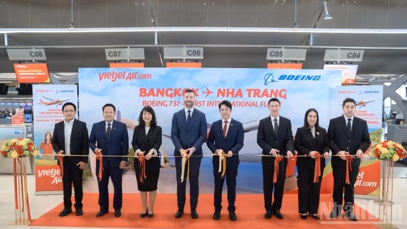 Vietjet Thailand chính thức khai trương đường bay quốc tế đầu tiên Bangkok-Nha Trang bằng tàu bay Boeing 737-8.