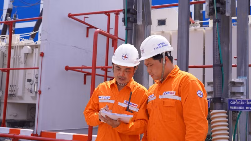 Ngành điện Thành phố Hồ Chí Minh triển khai nhiều công tác để bảo đảm nguồn điện không bị gián đoạn trong quá trình sắp xếp, sáp nhập các đơn vị trong ngành điện tại các địa phương. (Ảnh: EVNHCMC)