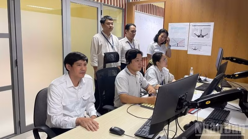 Các kiểm soát viên không lưu xử lý các tình huống giả định như thời tiết xấu, trục trặc hệ thống, thiết bị dẫn đường, các tình huống liên quan đến khẩn nguy tàu bay,… phục vụ chuyến bay kỹ thuật đầu tiên tại Cảng Hàng không quốc tế Long Thành.