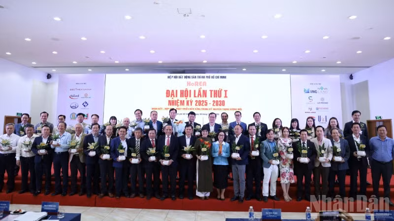 Ban Chấp hành HoREA nhiệm kỳ 2025-2030 ra mắt đại hội. 