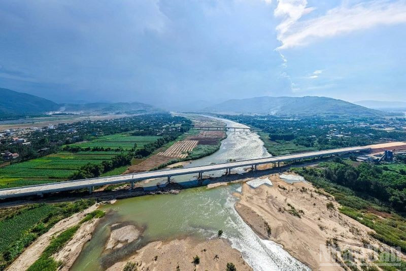 Tập đoàn Đèo Cả đưa ra 3 kịch bản phương án tài chính cho việc đầu tư mở rộng đường cao tốc bắc-nam. ndo_br_111111.jpg
