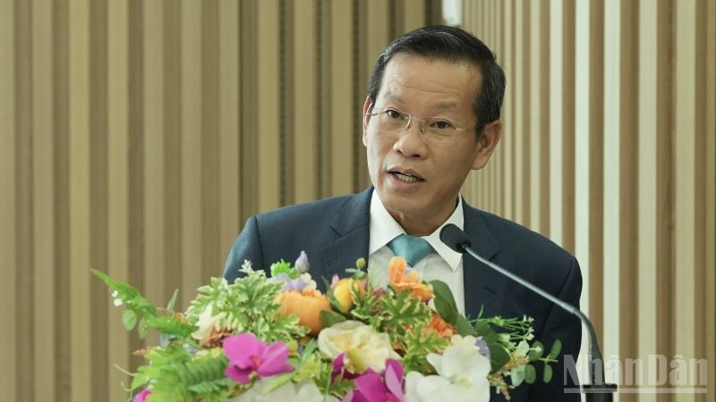 Ông Đặng Anh Tuấn, Phó Tổng Giám đốc Vietnam Airlines. ndo_br_3-ong-dang-anh-tuan-pho-tong-giam-doc-vietnam-airlines-phat-bieu-tai-le-ky-ket-6578.jpg