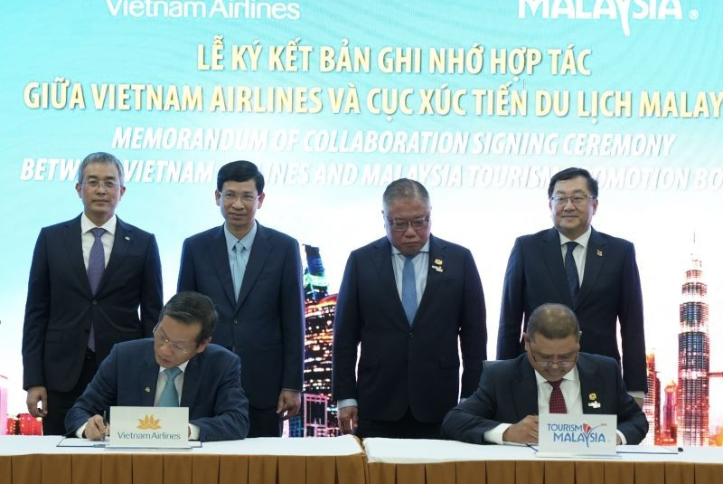 Việc ký Biên bản ghi nhớ là bước đi chiến lược giúp Vietnam Airlines tăng cường kết nối hàng không với Malaysia và thúc đẩy phát triển du lịch song phương. 2-viec-ky-ket-bien-ban-ghi-nho-la-buoc-di-chien-luoc-giup-vietnam-airlines-tang-cuong-ket-noi-hang-khong-voi-malaysia-va-thuc-day-phat-trien-du-lich-song-phuong.jpg