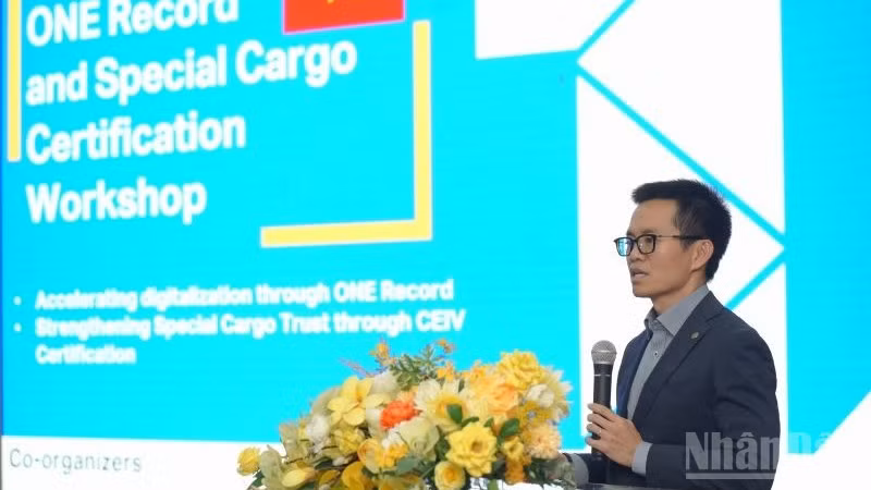 ndo_br_anh-2-ong-nguyen-quang-trung-pho-tong-giam-doc-vietnam-airlines-cho-biet-vietnam-airlines-mong-muon-tiep-tuc-dong-hanh-cung-iata-va-cac-doi-tac-trong-viec-thuc-day-chuyen-doi-so-thong-qua-one-record-6490.jpg