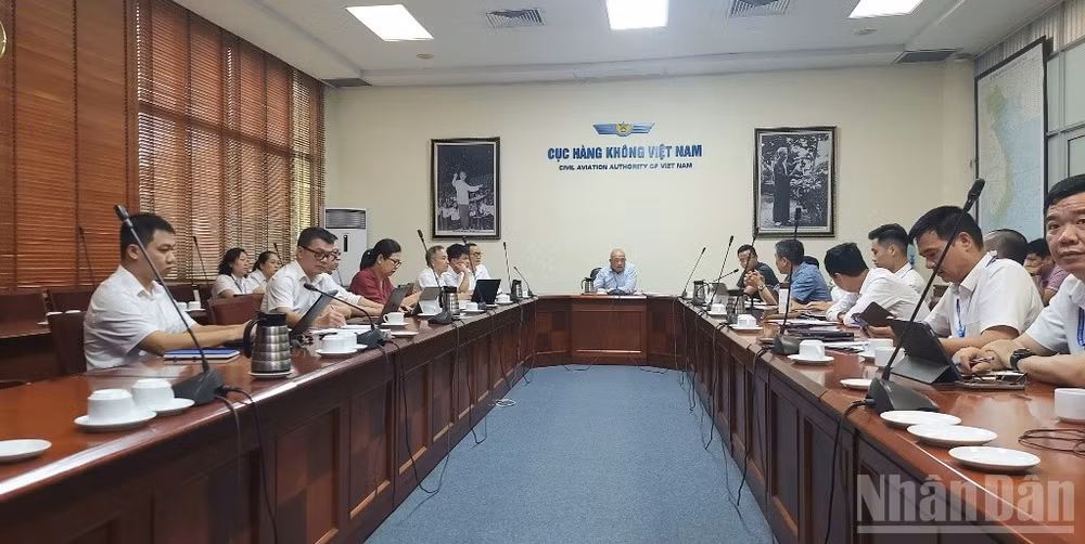 Cục Hàng không Việt Nam họp triển khai phương án chống bão số 3.