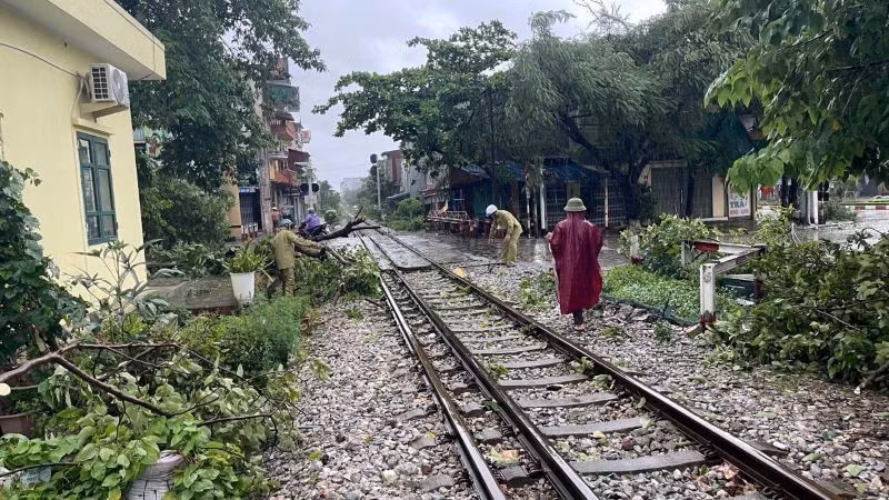 Ngành đường sắt triển khai các biện pháp bảo đảm an toàn phòng chống bão số 3.