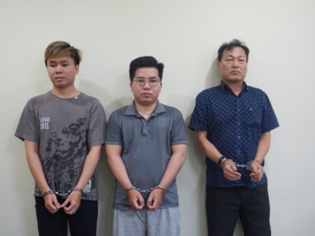 Các đối tượng từ trái qua: Nguyễn Hoàng Tân, Nguyễn Đức Minh, Lê Văn Cần. (Ảnh: Công an cung cấp)