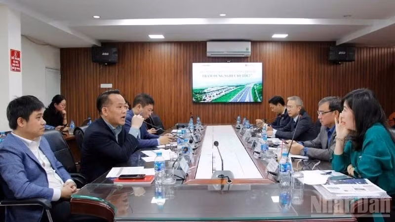 Toàn cảnh cuộc tọa đàm về quy chuẩn chất lượng dịch vụ trạm dừng nghỉ trên đường cao tốc.