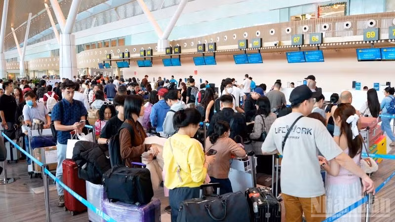 Vietnam Airlines Group bổ sung 60.000 chỗ, nâng tổng tải cung ứng lên gần 725 nghìn chỗ trên toàn mạng bay để phục vụ lượng khách tăng cao trong kỳ nghỉ lễ Quốc khánh. (Ảnh: TRUNG PHONG)