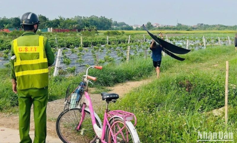 Lực lượng chức năng đã phát hiện, thu giữ 3 chiếc diều thả gần khu bay Nội Bài trong khi máy bay đang chuẩn bị hạ cánh.