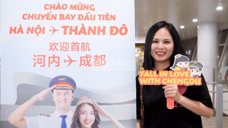 Hãng hàng không Vietjet tiếp tục khai trương đường bay kết nối Thủ đô Hà Nội với Thành Đô (Trung Quốc).