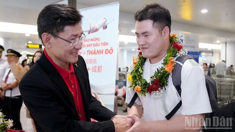 Đường bay Hà Nội-Thành Đô của Vietjet tiếp tục mang thêm nhiều cơ hội khám phá những giá trị văn hóa, tham quan di sản, và thực hiện các chuyến công tác thuận tiện giữa Việt Nam và Trung Quốc. ndo_br_a8-6309.jpg