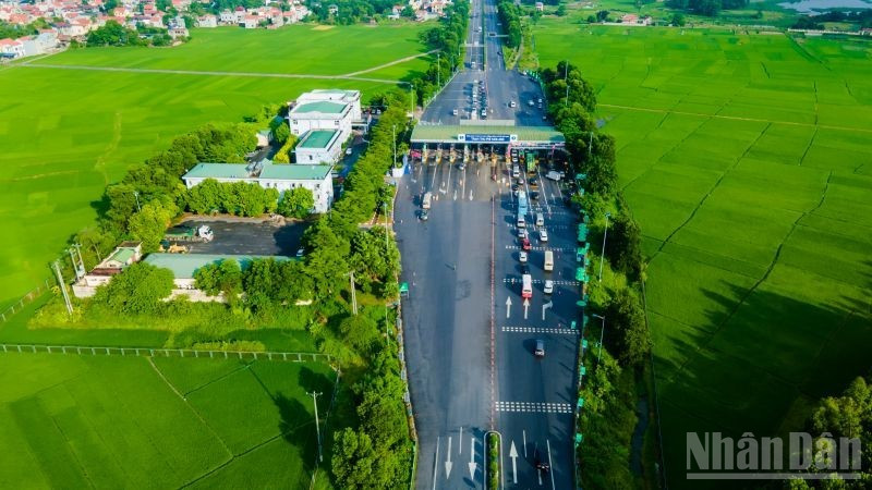 Việc áp dụng thu phí ETC có thể giúp Việt Nam vừa giảm khí thải, vừa tiết kiệm năng lượng, thu lợi cho nền kinh tế hàng tỷ USD. ndo_br_2viec-ap-dung-thu-phi-etc-co-the-giup-viet-nam-vua-giam-khi-thai-vua-tiet-kiem-nang-luong-thu-loi-cho-nen-kinh-te-hang-ty-usd-5683.jpg