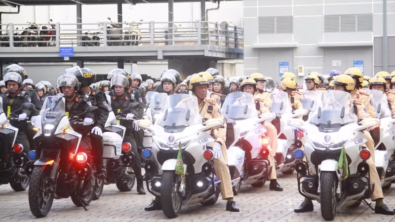 Các lực lượng chức năng Công an Thành phố Hồ Chí Minh ra quân trấn áp tội phạm.