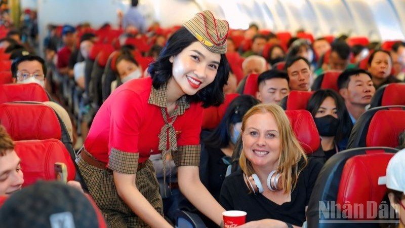 Vietjet được vinh danh giải Vàng phát triển bền vững giao thông vận tải  chuẩn ESG | Báo Nhân Dân điện tử