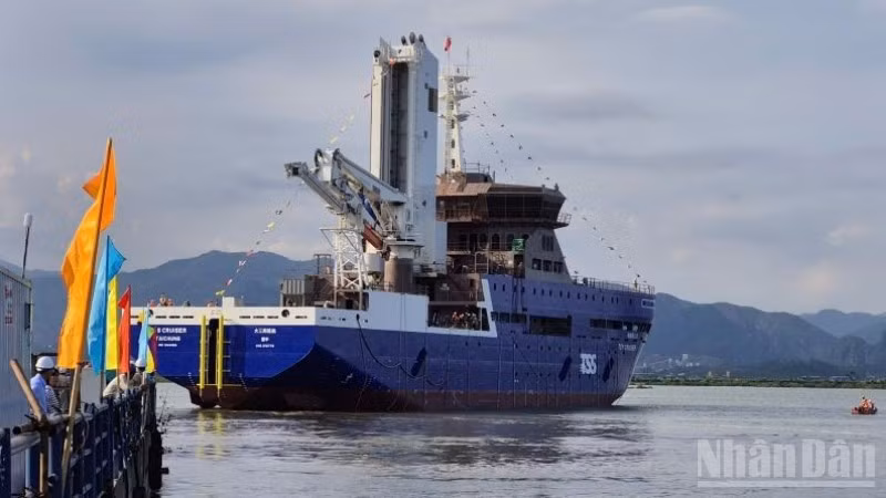 Công ty Đóng tàu Hạ Long hạ thủy thành công tàu dịch vụ điện gió CSOV số 4 cho Công ty TSSM.