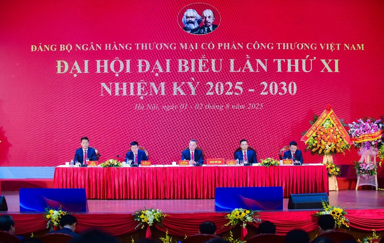 Đoàn Chủ tịch điều hành đại hội. vt6.jpg