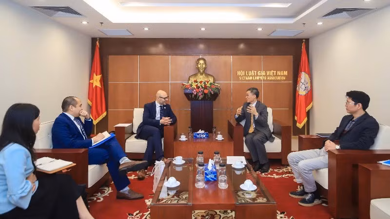 Hội Luật gia Việt Nam làm việc với Tổng Thư ký Tòa Trọng tài thường trực. (Ảnh: Hội Luật gia Việt Nam)