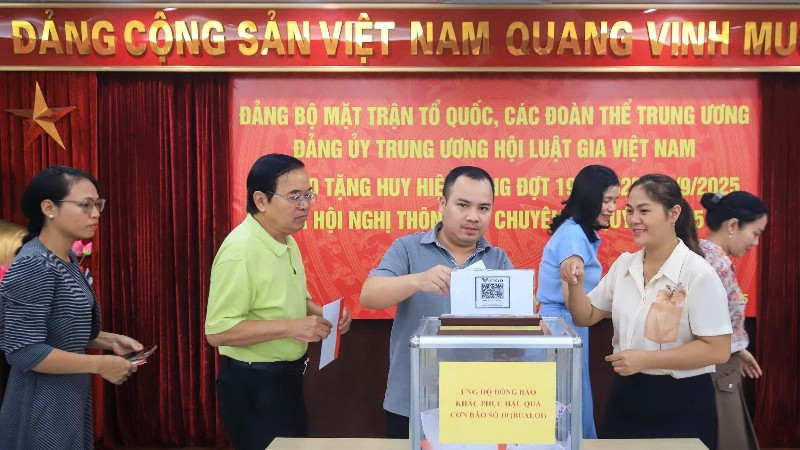 Hội Luật gia Việt Nam ủng hộ đồng bào bị ảnh hưởng bởi thiên tai. (Nguồn: Hội Luật gia Việt Nam)