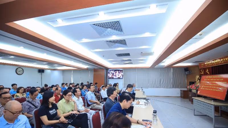 Cán bộ, đảng viên sinh hoạt tại Đảng bộ Hội Luật gia Việt Nam nghiêm túc tham gia Hội nghị. (Ảnh: HỘI LUẬT GIA VIỆT NAM)