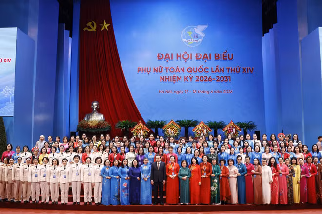 Các đồng chí lãnh đạo Đảng, Nhà nước chụp ảnh với các đại biểu dự Đại hội đại biểu Phụ nữ toàn quốc lần thứ XIV, nhiệm kỳ 2026-2031.
