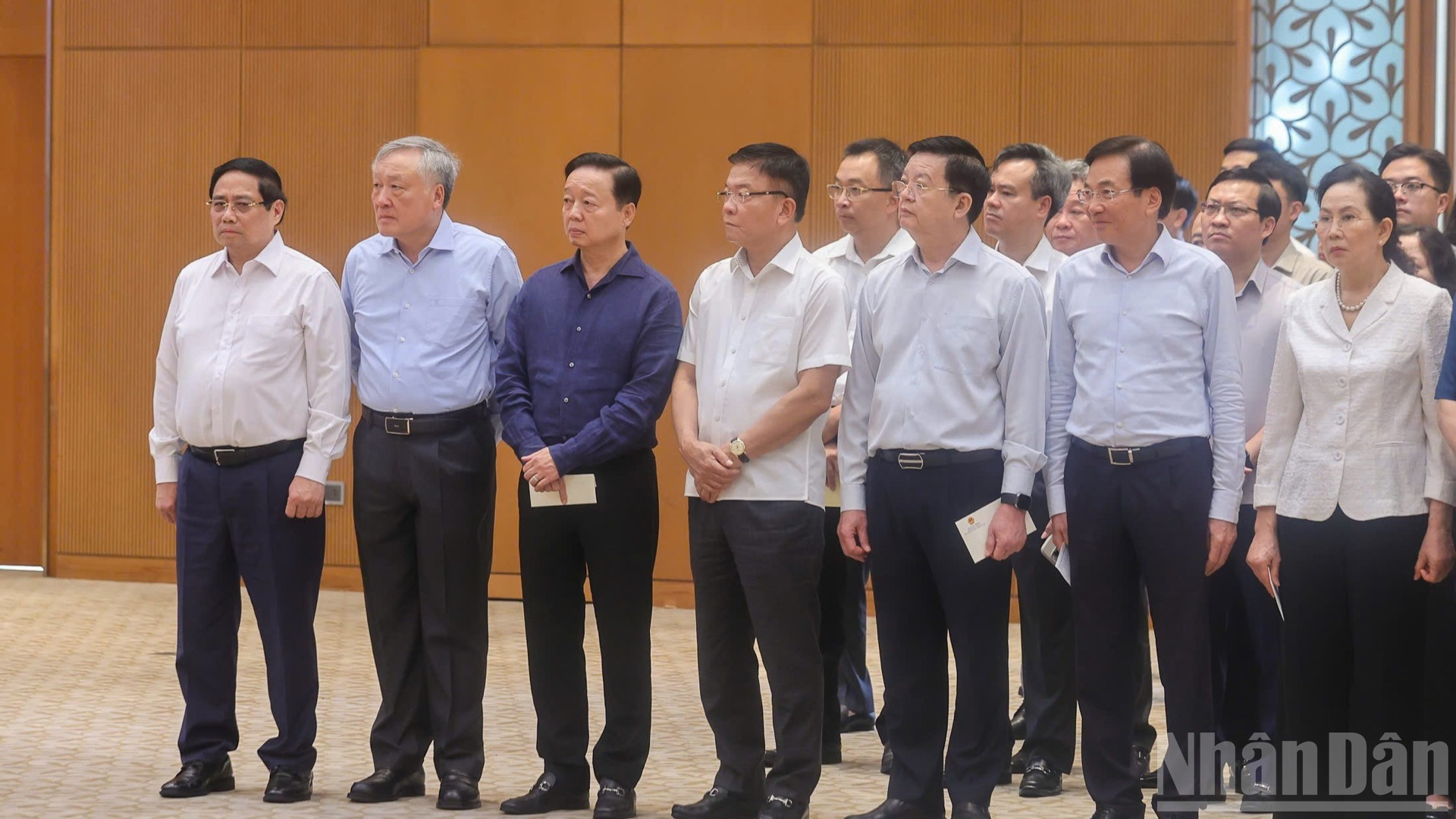 Thủ tướng Phạm Minh Chính và các Phó Thủ tướng Chính phủ, Đảng ủy Chính phủ tham dự buổi lễ. (Ảnh: Trần Hải) ndo_br_a2-3415.jpg