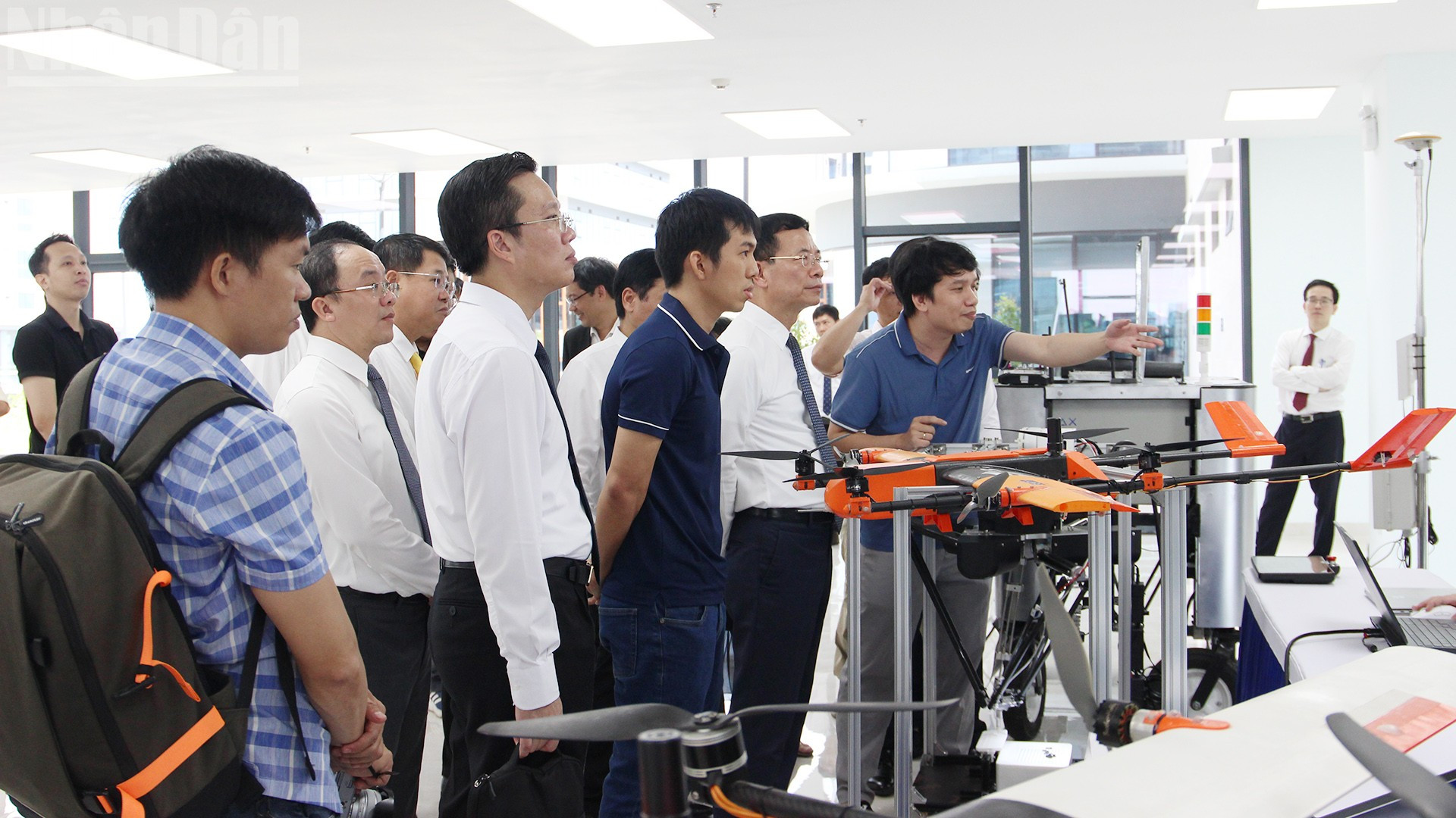Đoàn công tác Bộ Khoa học và Công nghệ gặp gỡ, trao đổi với các doanh nghiệp khởi nghiệp. ndo_tl_a5-1.jpg