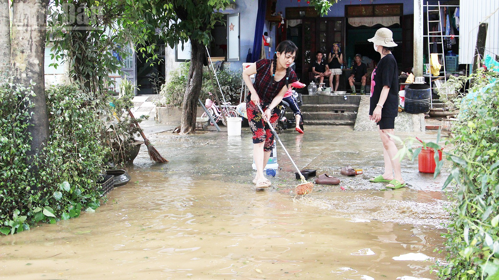 Veel dorpen zijn nog niet overstroomd. ndo_tl_7.jpg