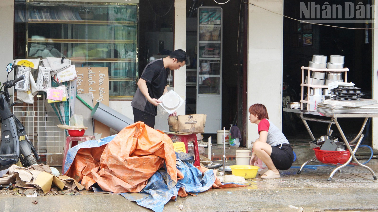 Maak gebruik van het zonnige weer om spullen te repareren en te drogen. ndo_tr_6.jpg