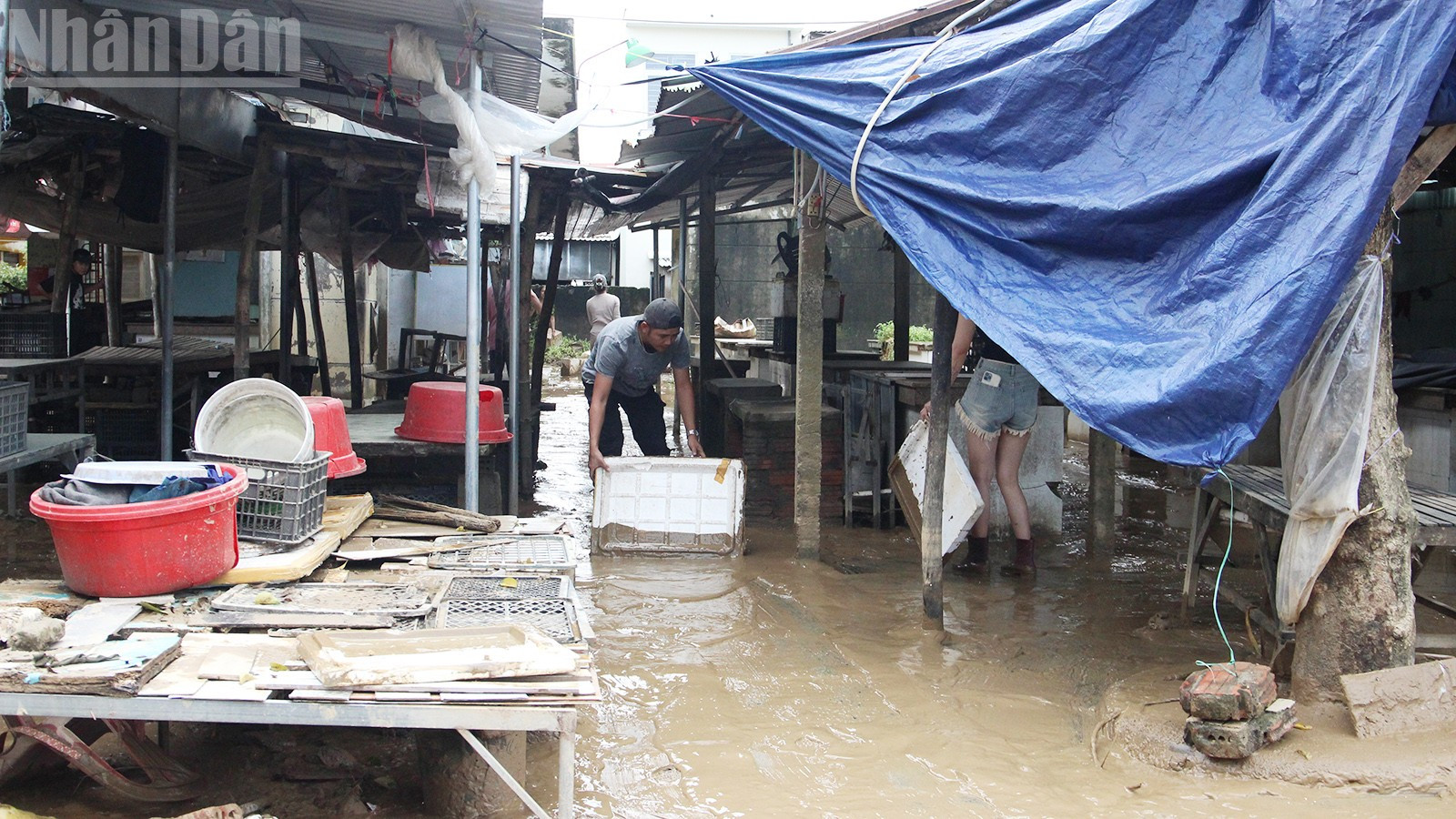 De modder is nog steeds dik. ndo_tl_3.jpg