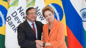 Tổng thống Colombia (bên trái) gặp Chủ tịch NDB. (Ảnh: NDB)