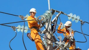 EVNCPC chủ động triển khai đồng bộ nhiều giải pháp nhằm bảo đảm cung ứng điện ổn định, an toàn cho người dân và hoạt động kinh tế-xã hội. (Ảnh: ĐÌNH TĂNG)