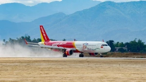 Tàu bay của Hãng Hàng không Vietjet tại sân bay Điện Biên Phủ.