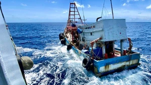 Tàu cá KG 90991 TS có thuyền viên gặp nạn khi đi biển.