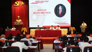 Đông đảo đại biểu, chuyên gia dự Hội thảo khoa học "Xây dựng nông thôn mới ở một số tỉnh Tây Bắc hiện nay" được tổ chức tại tỉnh Điện Biên vào sáng 17/8.