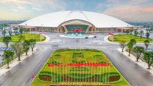 Trung tâm Triển lãm Việt Nam (VEC) tọa lạc tại đường Trường Sa, xã Đông Hội và Xuân Canh, Đông Anh, Hà Nội.