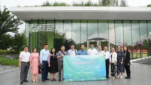 Đoàn chuyên gia, học giả hai nước Việt-Trung khảo sát tại huyện An Cát, thành phố Hồ Châu, tỉnh Chiết Giang, Trung Quốc.