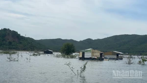 Hồ Sông Lũy bị người dân lấn chiếm.