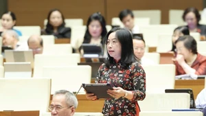 Đại biểu Thái Thu Xương (Đoàn Hậu Giang), Phó Chủ tịch Thường trực Tổng Liên đoàn Lao động Việt Nam. (Ảnh: DUY LINH)