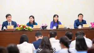 Quang cảnh buổi họp báo. (Ảnh: DUY LINH)