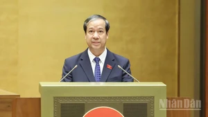 Bộ trưởng Giáo dục và Đào tạo Nguyễn Kim Sơn trả lời chất vấn của các đại biểu Quốc hội. (Ảnh: DUY LINH)