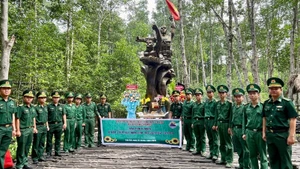 Tuổi trẻ Bộ đội Biên phòng hành trình về nguồn tại chiến khu Rừng Sác.