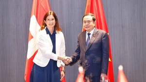 Chủ tịch Quốc hội Trần Thanh Mẫn hội kiến Chủ tịch Hạ viện Thụy Sĩ Maja Riniker. (Ảnh: TTXVN)