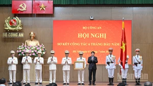 Chủ tịch nước Lương Cường trao Huân chương Lao động hạng Ba tặng Bộ Công an.