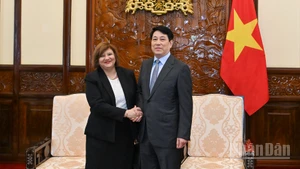 Chủ tịch nước Lương Cường và Đại sứ Cộng hòa A-rập Ai Cập tại Việt Nam Amal Abdel Kader Elmorsi Salama tại buổi tiếp.