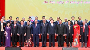 Tổng Bí thư Tô Lâm cùng các đồng chí lãnh đạo, nguyên lãnh đạo Đảng, Nhà nước và các đại biểu tại buổi gặp mặt.