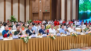 Tổng Bí thư Tô Lâm cùng các đồng chí lãnh đạo, nguyên lãnh đạo Đảng, Nhà nước dự buổi gặp mặt.