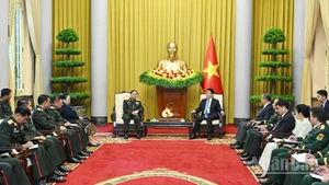 Chủ tịch nước Lương Cường tiếp Chủ nhiệm Tổng cục Chính trị Quân đội nhân dân Lào Vongsone Inpanphim.