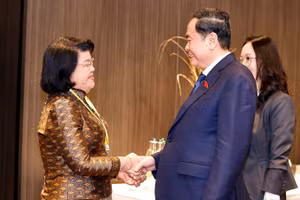 Chủ tịch Quốc hội Trần Thanh Mẫn gặp Chủ tịch Quốc hội (Hạ viện) Campuchia Khuon Sudary. (Ảnh: TTXVN)