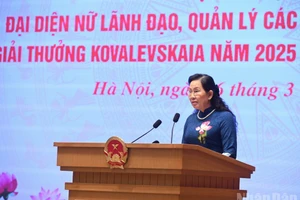 Đồng chí Lê Thị Thủy, Ủy viên Trung ương Đảng, Bí thư Đảng ủy Trung ương Hội Liên hiệp Phụ nữ Việt Nam phát biểu ý kiến tại buổi gặp mặt. (Ảnh: Trần Hải)